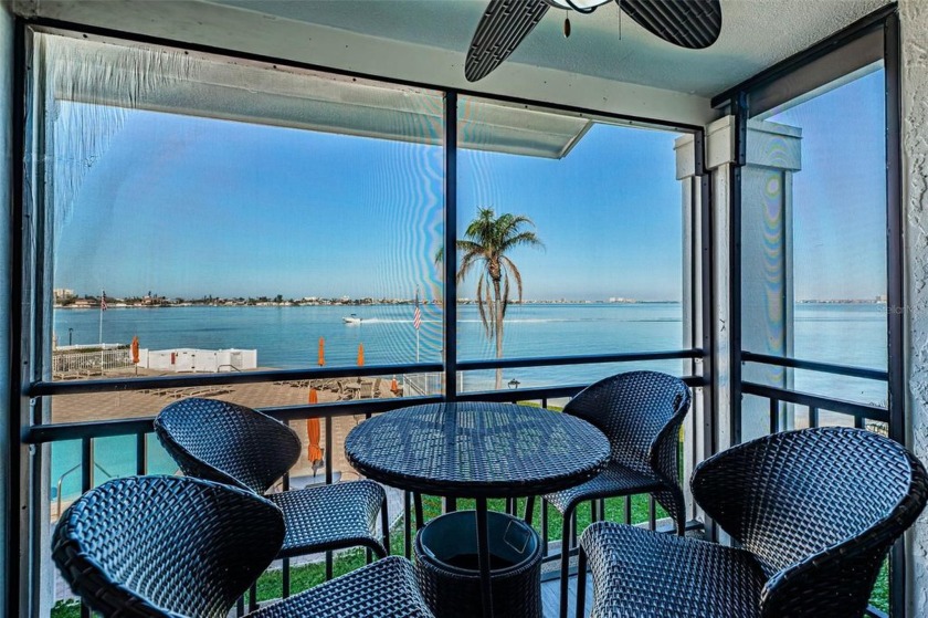 Gorgeous, professionally updated 2 bedroom, 2 bath villa with - Beach Condo for sale in St. Petersburg, Florida on Beachhouse.com