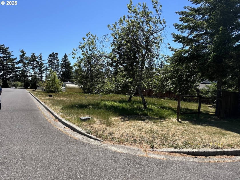 PRICE REDUCED!! Don't miss the opportunity to build your ideal - Beach Lot for sale in Florence, Oregon on Beachhouse.com