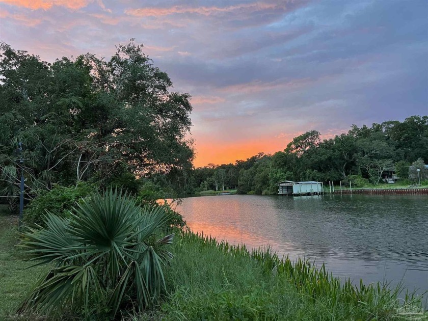 Do you want to get away from the hustle and bustle? Are you - Beach Home for sale in Pensacola, Florida on Beachhouse.com