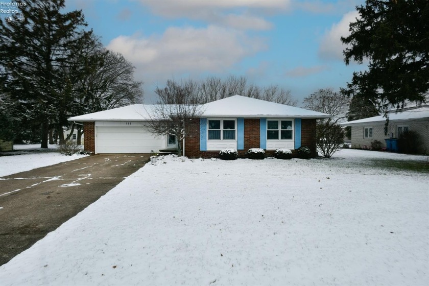 Welcome to this charming single-family ranch located 10 blocks - Beach Home for sale in Port Clinton, Ohio on Beachhouse.com