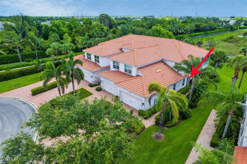 Ideal location! Emerson Square Concord end unit condo set on a - Beach Condo for sale in Fort Myers, Florida on Beachhouse.com