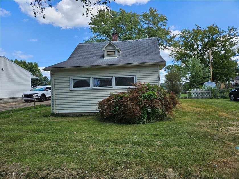 INVESTOR SPECIAL: Gutted bungalow on Wilbert St., just 5 miles - Beach Home for sale in Sandusky, Ohio on Beachhouse.com