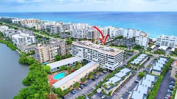 A beautiful 1 bedroom, 2 bath completely renovated condo with - Beach Condo for sale in Palm Beach, Florida on Beachhouse.com