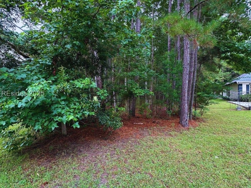 Beautiful wooded lot located on the golf side of Rose Hill - Beach Lot for sale in Bluffton, South Carolina on Beachhouse.com