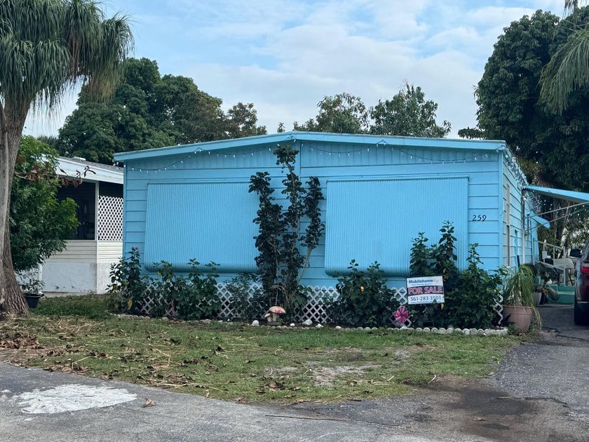 Great opportunity 4 Bedroom, 2 bathroom Mobile home. Double wide - Beach Home for sale in West Palm Beach, Florida on Beachhouse.com