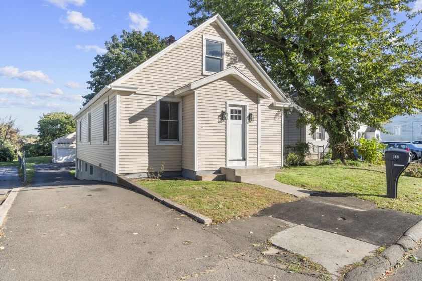 Dreaming of living just 5 minutes from the beach? This renovated - Beach Home for sale in New Haven, Connecticut on Beachhouse.com