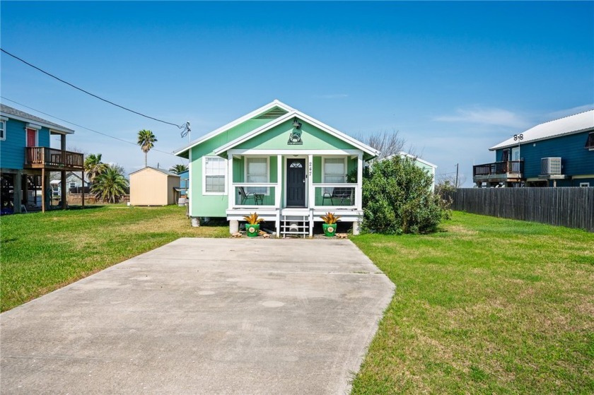 Charming fully furnished 2-bedroom, 1-bathroom canal-front home - Beach Home for sale in Rockport, Texas on Beachhouse.com