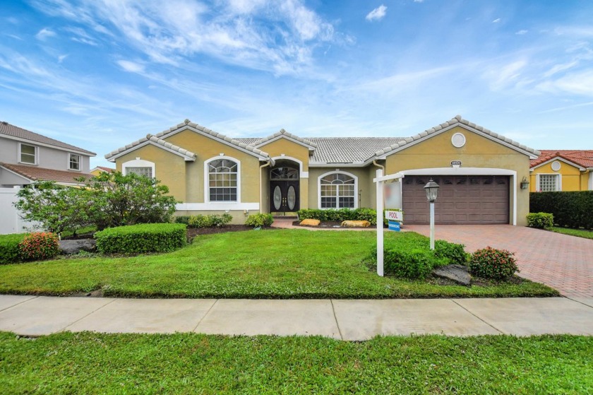 Gorgeous 4 bedroom, 2 bath one story home w/screened-in pool - Beach Home for sale in Boca Raton, Florida on Beachhouse.com
