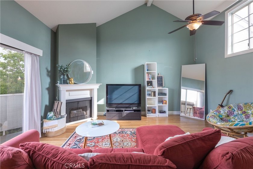 Here's the spot! This upper level condo has all the things on - Beach Condo for sale in Long Beach, California on Beachhouse.com