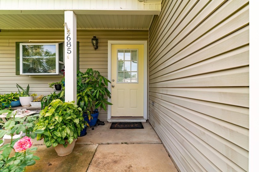 This charming 3 bedroom, 2 bath home is located in the heart of - Beach Home for sale in Fort Walton Beach, Florida on Beachhouse.com