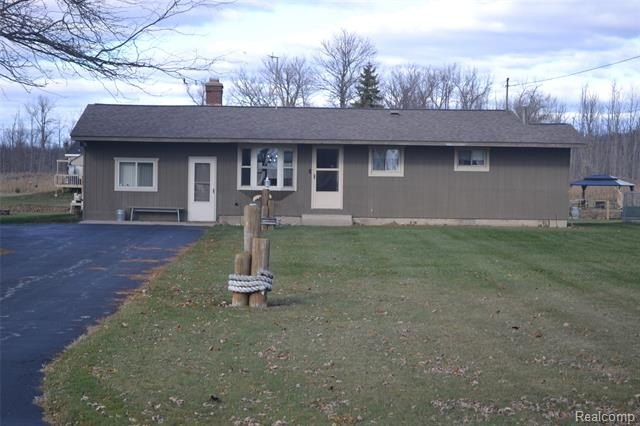 This charming 3 bedroom, 1 bathroom home offers the perfect - Beach Home for sale in Au Gres, Michigan on Beachhouse.com