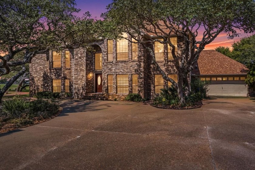 This impressive estate is the perfect coastal retreat in the - Beach Home for sale in Rockport, Texas on Beachhouse.com