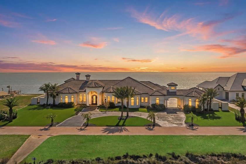 AUCTION - Seller offering property via online auction. Bid - Beach Home for sale in Aransas Pass, Texas on Beachhouse.com