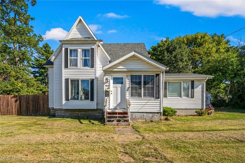 Spacious 3-bedroom, 2-full-bath home offering just under 1,500 - Beach Home for sale in Ashtabula, Ohio on Beachhouse.com