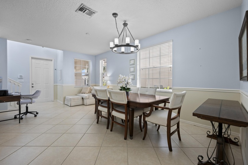Bright, Spacious, and Homey. This 3 Bed / 2.5 Bath Home with an - Beach Home for sale in Palm Beach Gardens, Florida on Beachhouse.com
