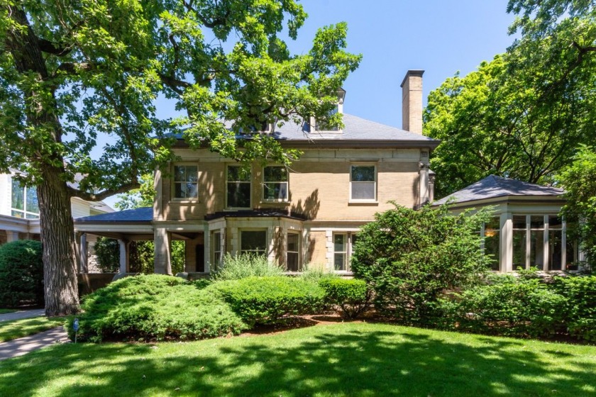 Nestled steps away from Greenwood Beach in the Lakeshore - Beach Home for sale in Evanston, Illinois on Beachhouse.com