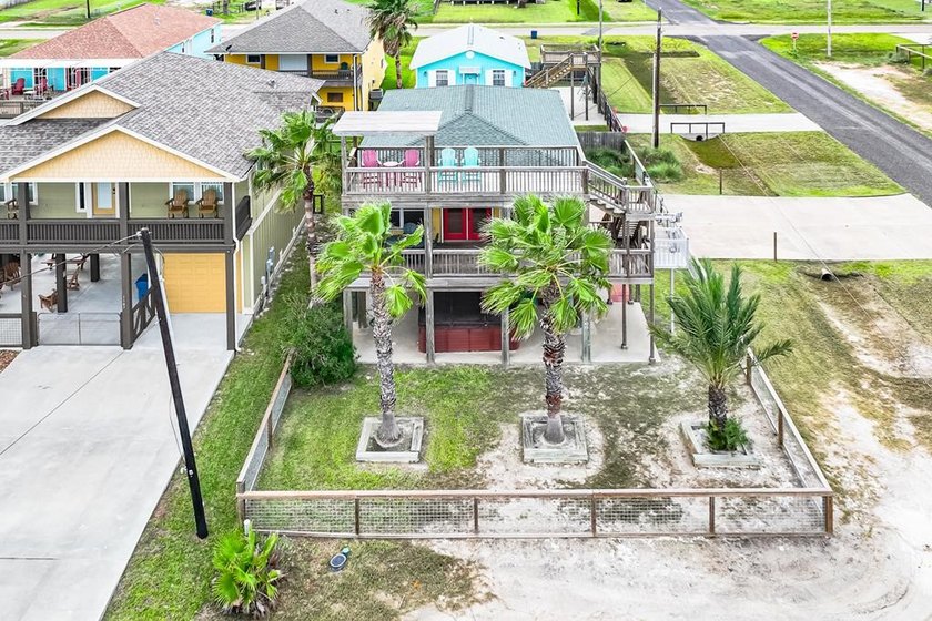 Welcome to this South Rockport Escape! Nestled at the corner of - Beach Home for sale in Rockport, Texas on Beachhouse.com