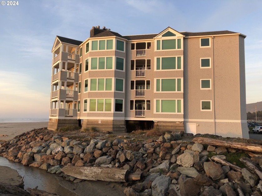 Experience this luxurious oceanfront condo and spectacular - Beach Home for sale in Rockaway Beach, Oregon on Beachhouse.com