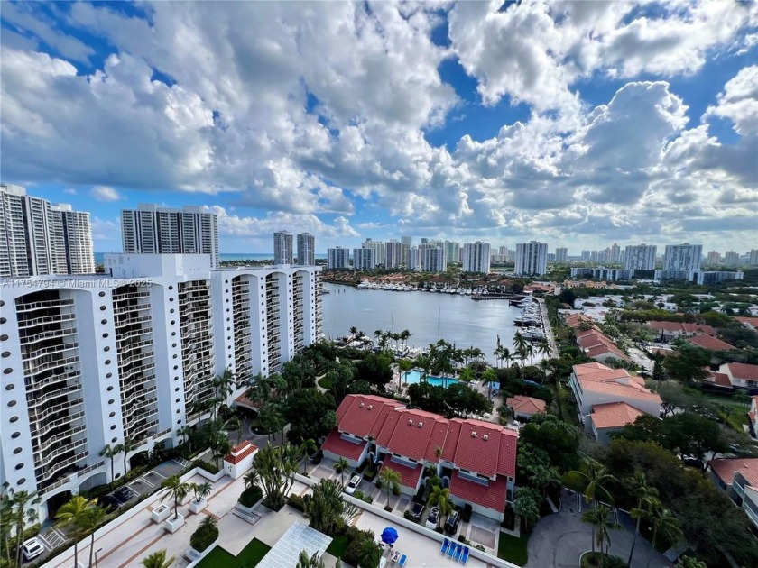 Bright and modern 2/2 split plan featuring stunning views of - Beach Condo for sale in Aventura, Florida on Beachhouse.com