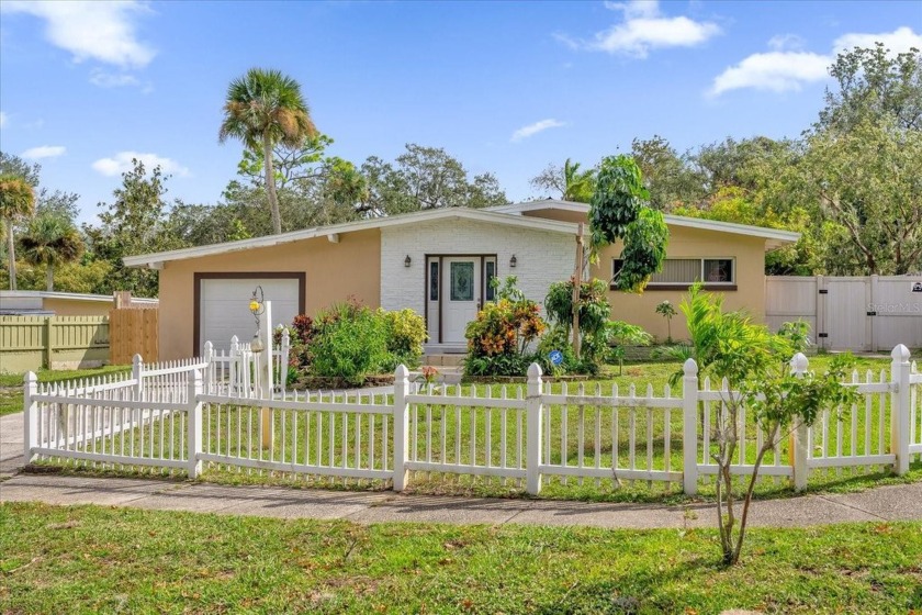 Welcome to your dream home! just 20 minutes from the beach - Beach Home for sale in Titusville, Florida on Beachhouse.com