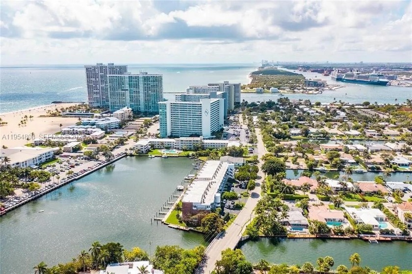 This spacious condo features an open floor plan, allowing - Beach Condo for sale in Fort Lauderdale, Florida on Beachhouse.com