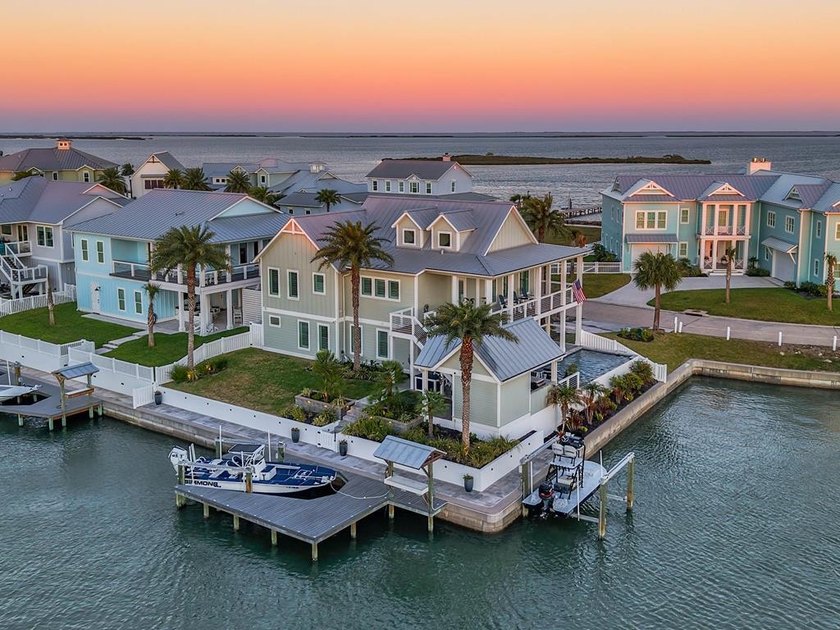 Impressive, breathtaking, unobstructed views from this - Beach Home for sale in Rockport, Texas on Beachhouse.com