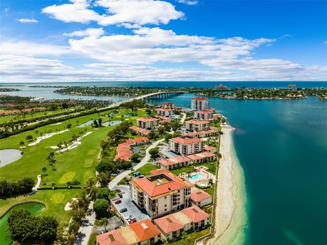 Under contract-accepting backup offers. Welcome to your perfect - Beach Condo for sale in St. Petersburg, Florida on Beachhouse.com