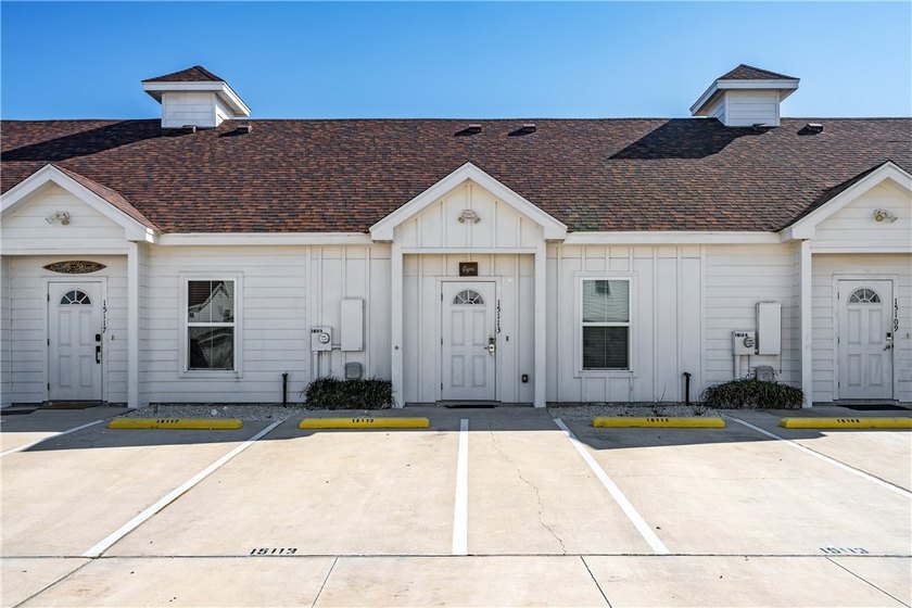 Invest in a piece of Corpus Christi excellence with this - Beach Townhome/Townhouse for sale in Corpus Christi, Texas on Beachhouse.com