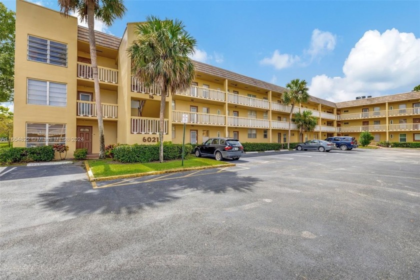 Fresh and beautiful, 2br/2ba, fully furnished (wooden cabinet - Beach Condo for sale in Tamarac, Florida on Beachhouse.com