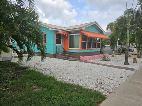 A * MUST SEE * Gulfport Beach turn key property! Spotless home - Beach Home for sale in Gulfport, Florida on Beachhouse.com