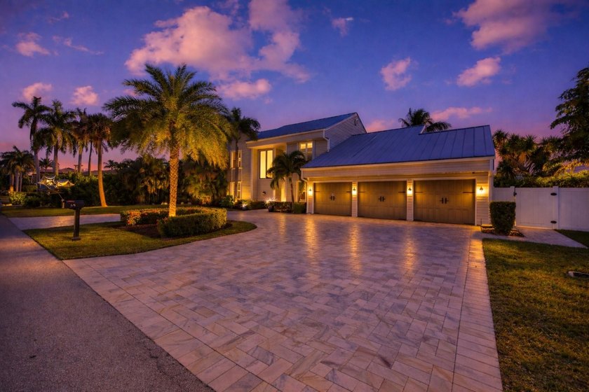 Stunning fully renovated waterfront estate in the prestigious - Beach Home for sale in Delray Beach, Florida on Beachhouse.com