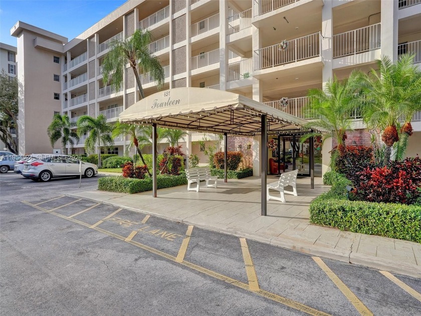 Stunning Corner Condo in the Heart of Pompano Beach! Step into - Beach Condo for sale in Pompano Beach, Florida on Beachhouse.com