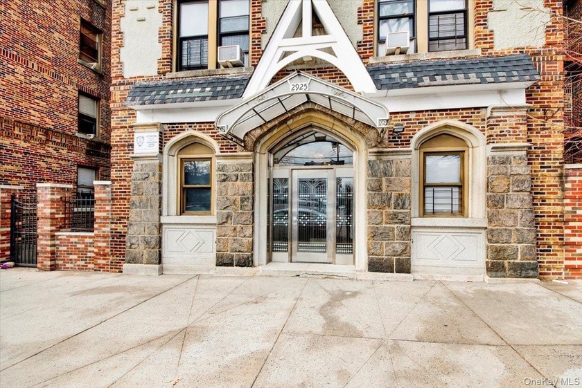 Welcome home to this beautiful, move-in ready one-bedroom co-op - Beach Home for sale in Bronx, New York on Beachhouse.com