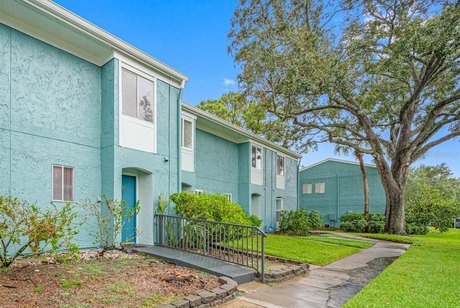 2 bed/1.5 bath townhome. No Water Intrusion from Hurricanes and - Beach Townhome/Townhouse for sale in St. Petersburg, Florida on Beachhouse.com