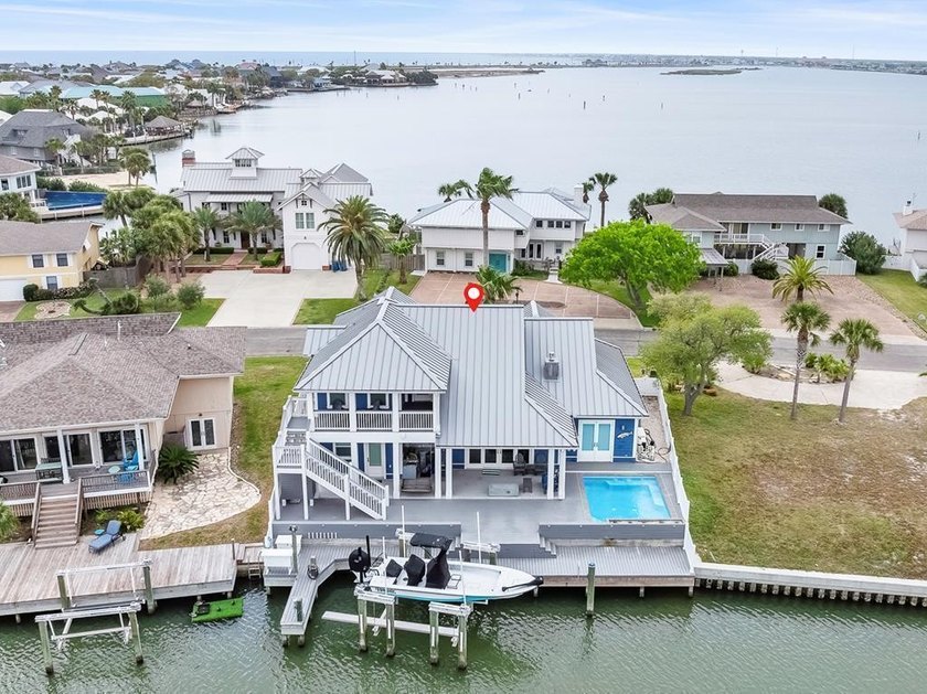 Stunning 3 bedroom, 3 1/2 bathroom, extravagant Key Allegro - Beach Home for sale in Rockport, Texas on Beachhouse.com