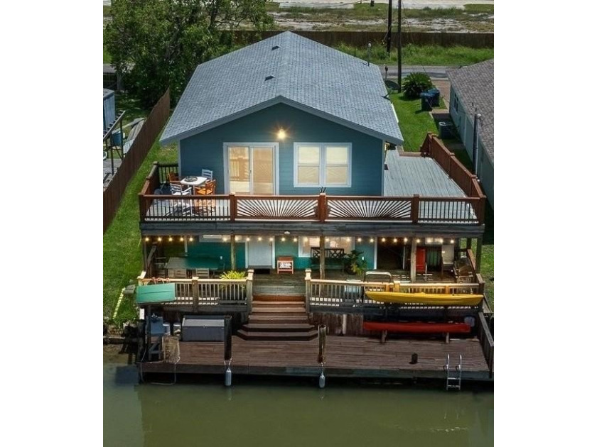 Fishermen, investors, and sunset lovers alike will appreciate - Beach Home for sale in Rockport, Texas on Beachhouse.com
