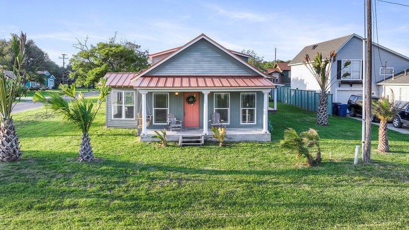 All the great things about Rockport Texas await you at this - Beach Home for sale in Rockport, Texas on Beachhouse.com
