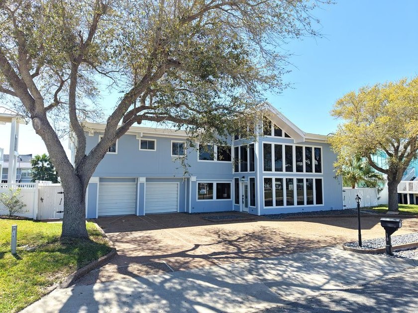 Envision yourself enjoying family and friends in this canal - Beach Home for sale in Rockport, Texas on Beachhouse.com