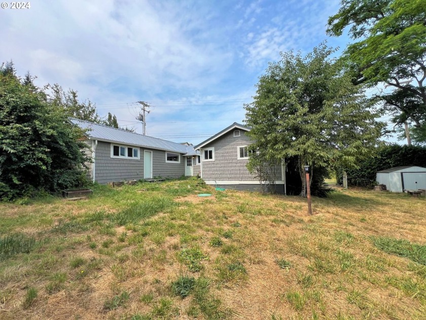What a great property for everyone!!! // This fabulous HOME - Beach Home for sale in Coos Bay, Oregon on Beachhouse.com