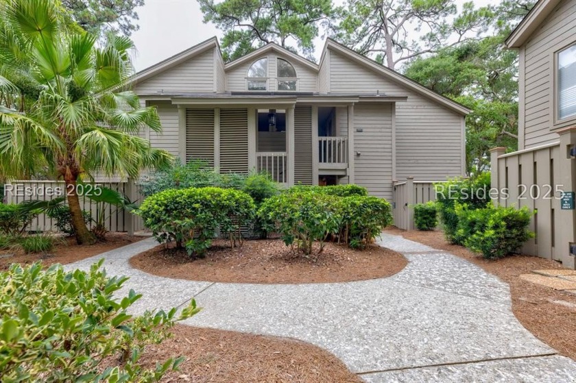 Beautifully maintained and ideally situated, this 1 bed, 1.5 - Beach Condo for sale in Hilton Head Island, South Carolina on Beachhouse.com