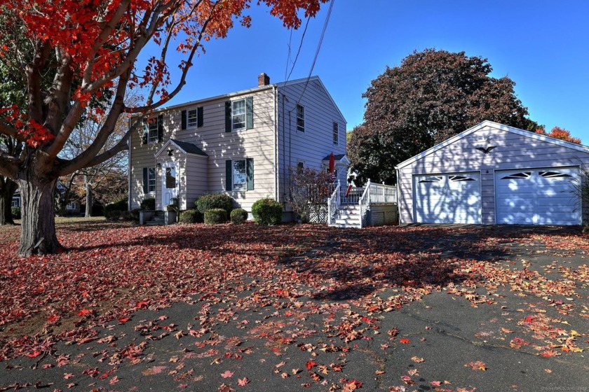 This lovely colonial in Lordship is walking distance to the - Beach Home for sale in Stratford, Connecticut on Beachhouse.com