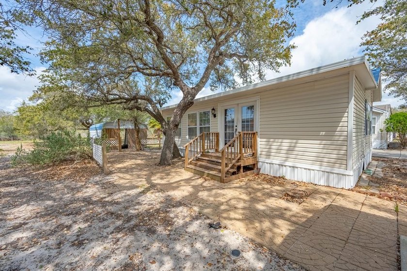 Welcome to your own slice of the laid-back Lamar lifestyle! This - Beach Home for sale in Rockport, Texas on Beachhouse.com