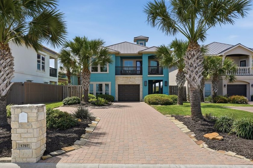 Welcome to Key Allegro! This coastal retreat truly has it all! - Beach Home for sale in Rockport, Texas on Beachhouse.com