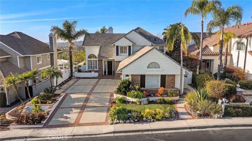 Welcome to 29 Muirfield, a beautifully upgraded POOL home in the - Beach Home for sale in Rancho Santa Margarita, California on Beachhouse.com