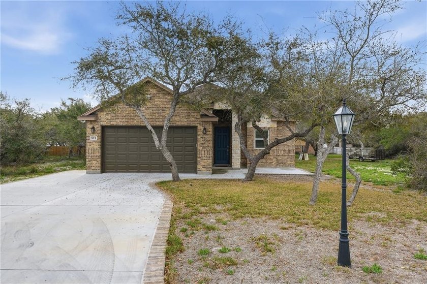 Seller is offering $10,000 towards Buyer's closing costs! Take a - Beach Home for sale in Aransas Pass, Texas on Beachhouse.com