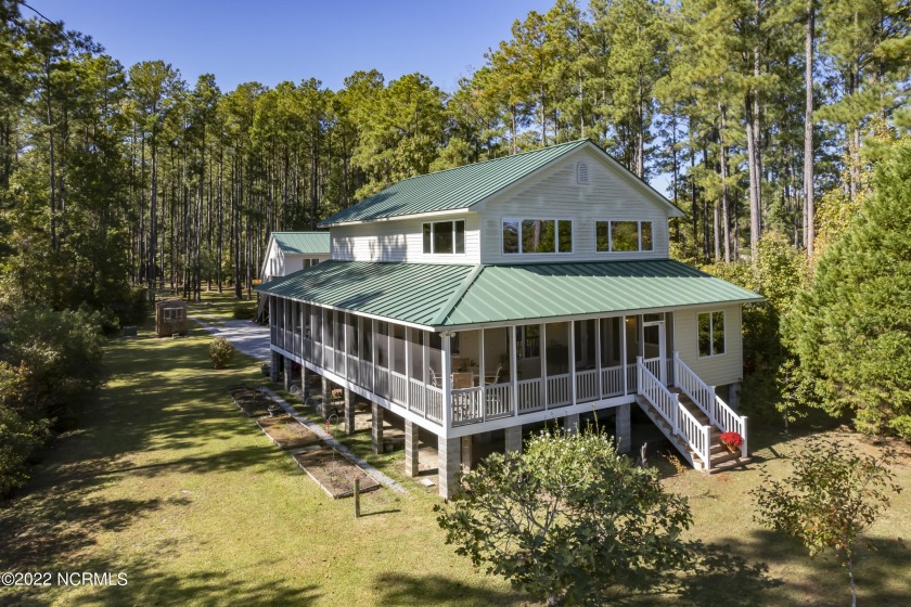 The perfect waterfront estate for the boater that needs 6 feet - Beach Home for sale in Oriental, North Carolina on Beachhouse.com