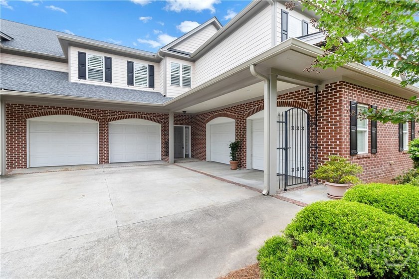 Great opportunity in a gated community, this second-floor condo - Beach Condo for sale in Richmond Hill, Georgia on Beachhouse.com