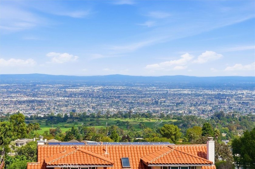 Spacious Home with Endless Potential in Rancho Palos Verdes - Beach Home for sale in Rancho Palos Verdes, California on Beachhouse.com