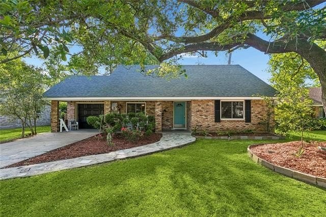 Location, charm, and opportunity all in one! Ideally situated - Beach Home for sale in Mandeville, Louisiana on Beachhouse.com