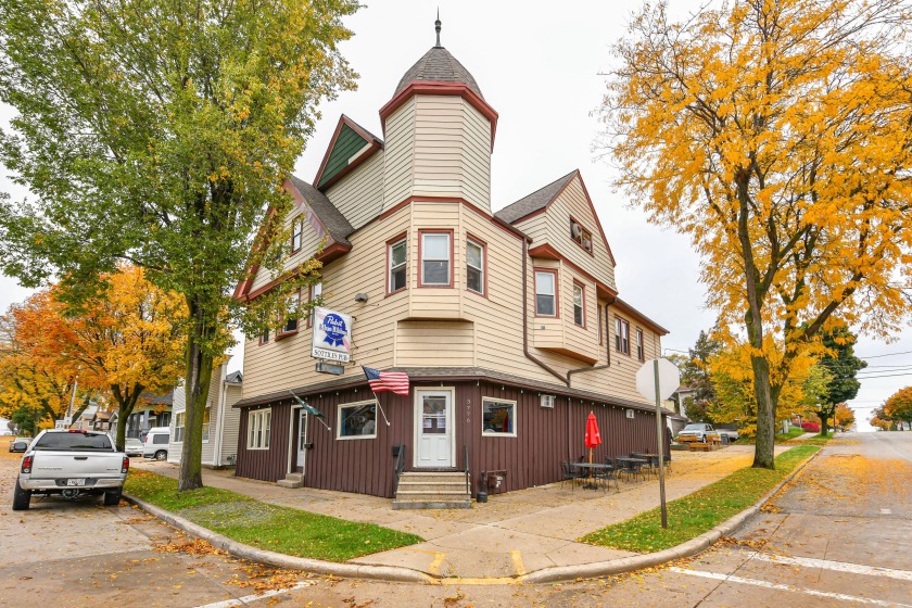 ATTENTION INVESTORS and FUTURE BUSINESS OWNERS! Don't miss this - Beach Commercial for sale in Cudahy, Wisconsin on Beachhouse.com